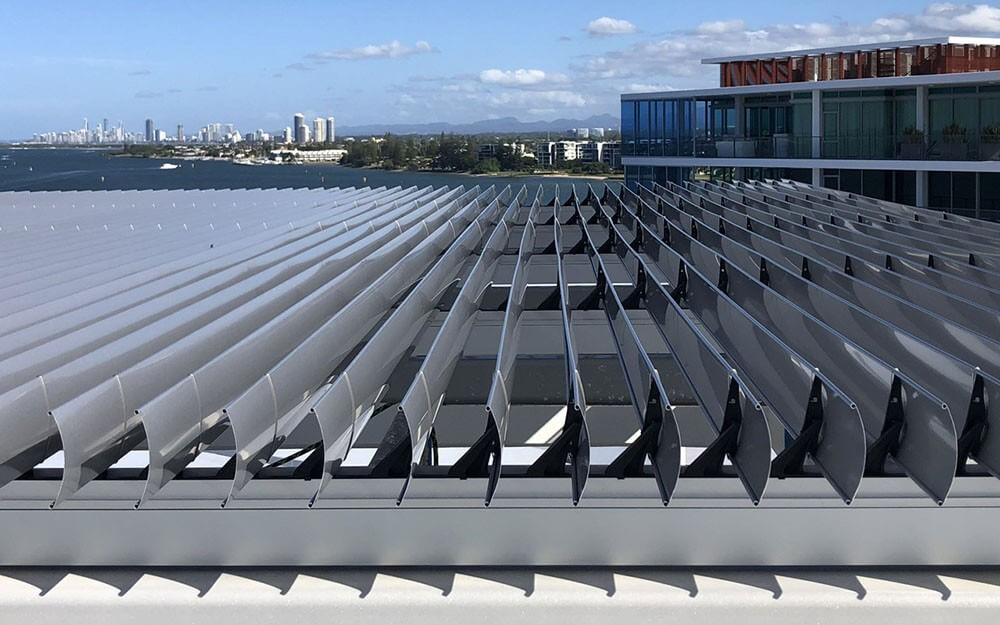 Mái nhôm xếp lật nhập khẩu sang trọng, bền bỉ, điều chỉnh linh hoạt ánh sáng và che chắn hiệu quả.