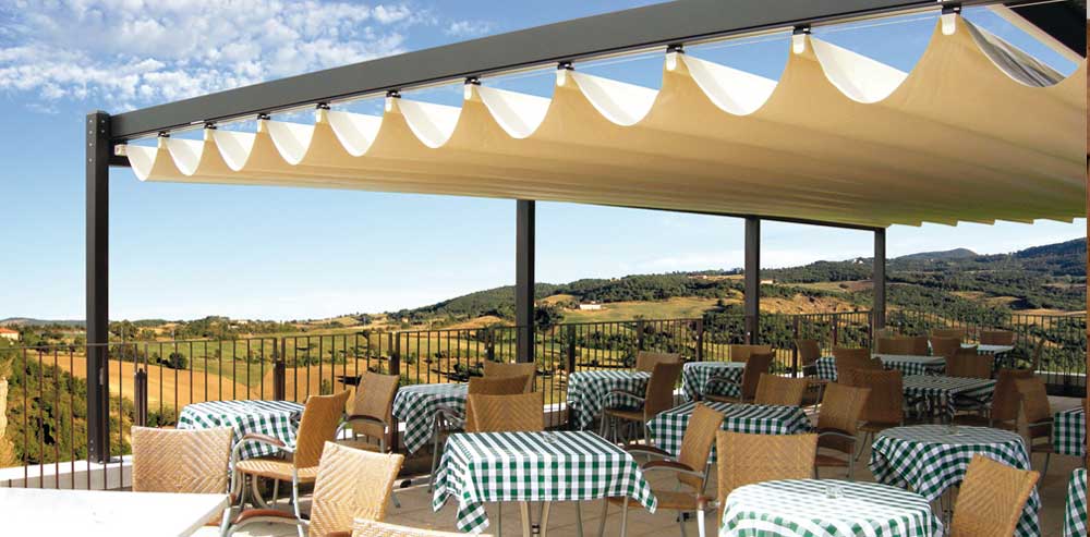 Mái xếp lượn sóng linh hoạt, dễ dàng điều chỉnh và phù hợp với không gian sân thượng hiện đại.