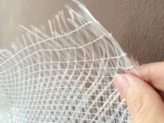 Sợi thủy tinh không độc nhưng có thể gây khó chịu khi tiếp xúc trực tiếp.