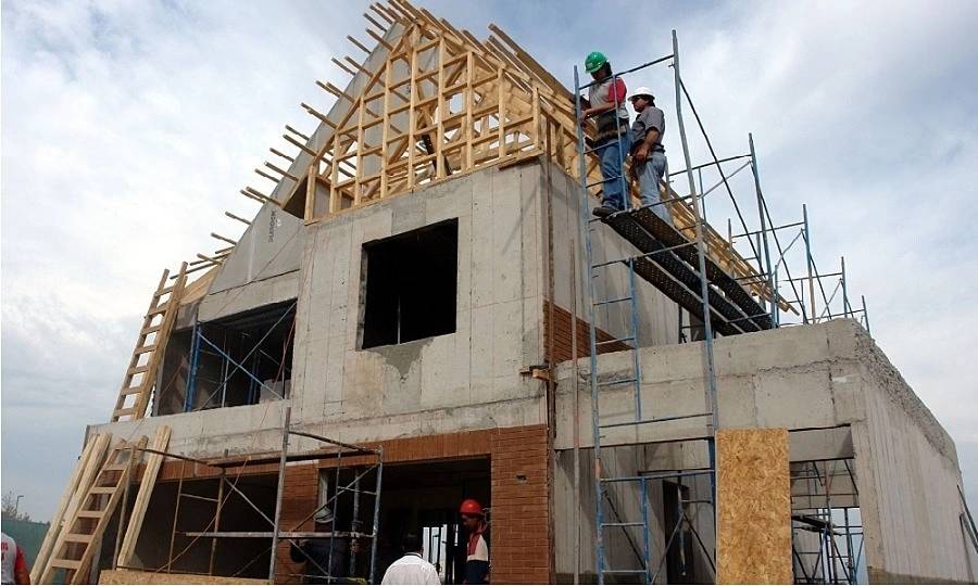 Giá VLXD ảnh hưởng trực tiếp đến tổng chi phí xây nhà tại TPHCM.