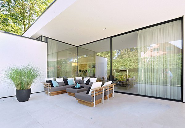 Vách ngăn kính cường lực hiện đại